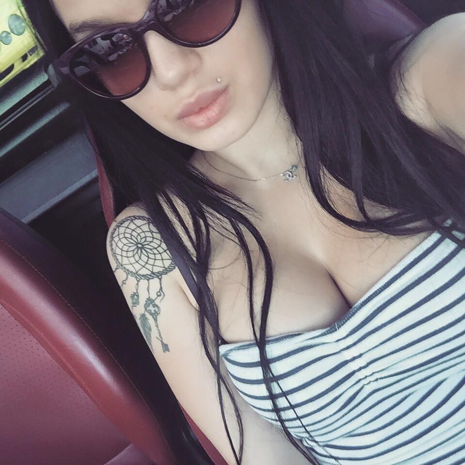 Η Μις Αττική Ιωάννα Κιοσέ σε νέες καυτές selfies