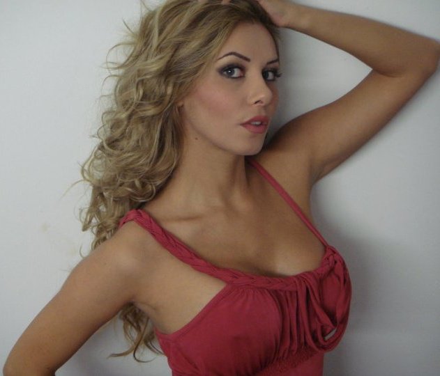 Η Κλάρα Μυροφορίδου σε sexy φωτογραφίες