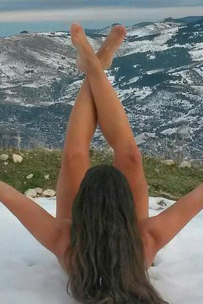 Η Χριστίνα Πάζιου γυμνή και σέξυ στα χιόνια
