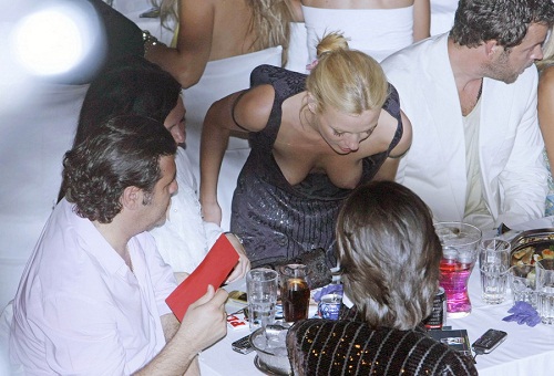 Η Playmate 2002 Χρυσάνθη Ντάφλα σε παλιές sexy φωτογραφήσεις