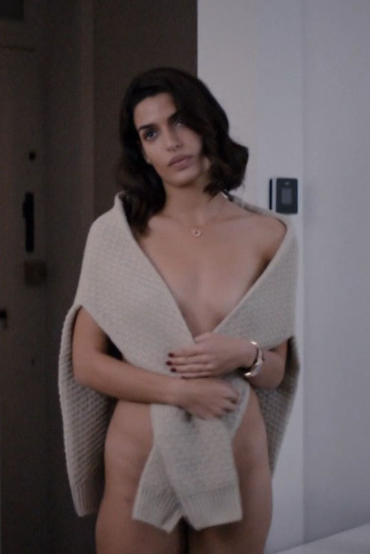 Η ηθοποιός Τόνια Σωτηροπούλου topless στην ταινία Brotherhood