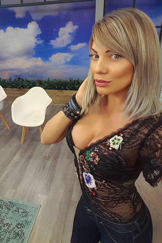 Σέξυ φωτογραφίες της Ιωάννας Μαλέσκου