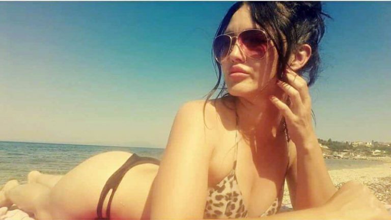 Σέξυ φωτογραφίες με μπικίνι της Ζένιας Σολδάτου