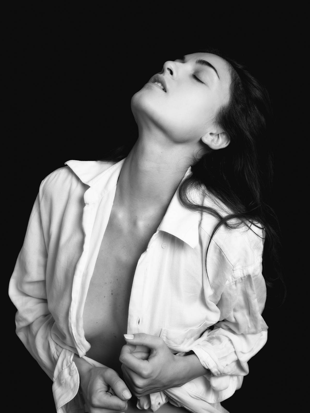 Σέξυ φωτογραφίες της top model Ελισάβετ Κατσαμάκη