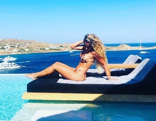 Η Σοφία Δανέζη σε σέξυ φωτογραφίες με μπικίνι