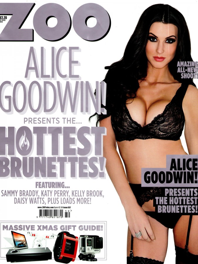 Η Alice Goodwin σε καυτές topless φωτογραφίες
