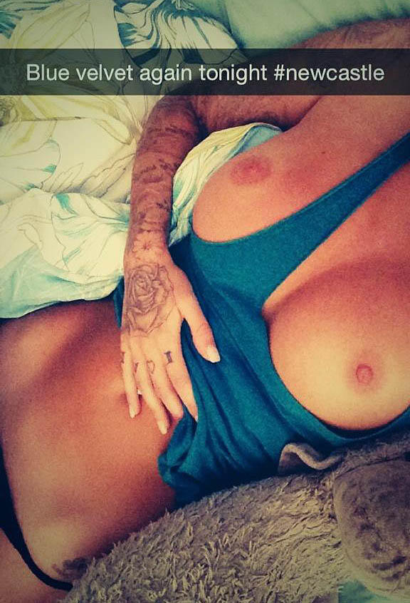 Η Chelsea Ferguson topless στο snapchat
