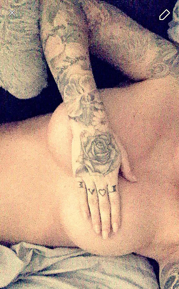 Η Chelsea Ferguson topless στο snapchat