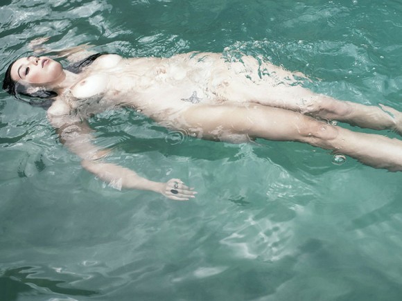 Γυμνή φωτογράφηση της Daisy Lowe
