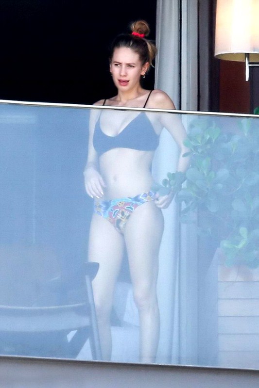Topless paparazzi φωτογραφίες της Dylan Penn