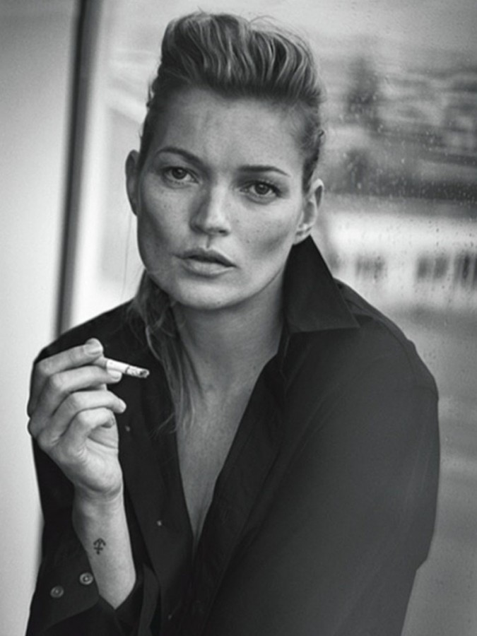 Topless φωτογραφίες της Kate Moss στο Vogue
