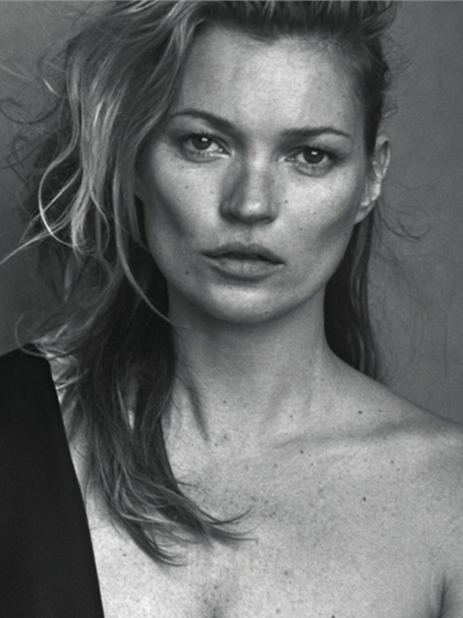 Topless φωτογραφίες της Kate Moss στο Vogue