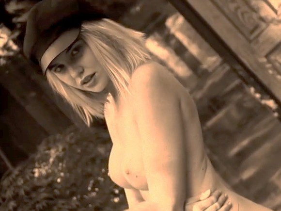 Η Kayslee Collins είναι κάβλα και topless