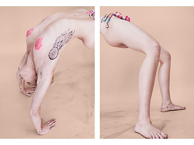 Η Miley Cyrus γυμνή κάνει body painting