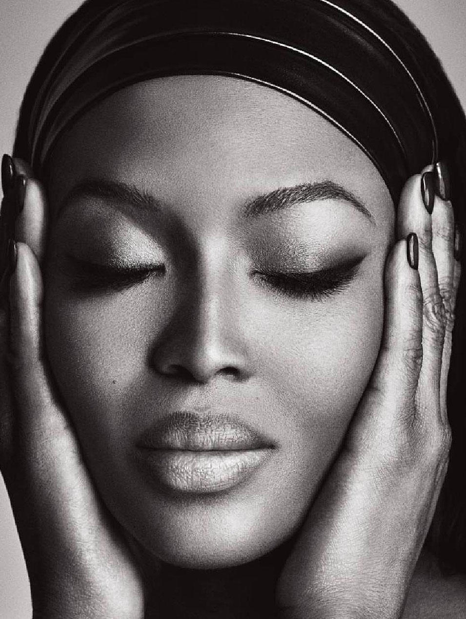 Το μοντέλο Naomi Campbell σε topless φωτογραφίες
