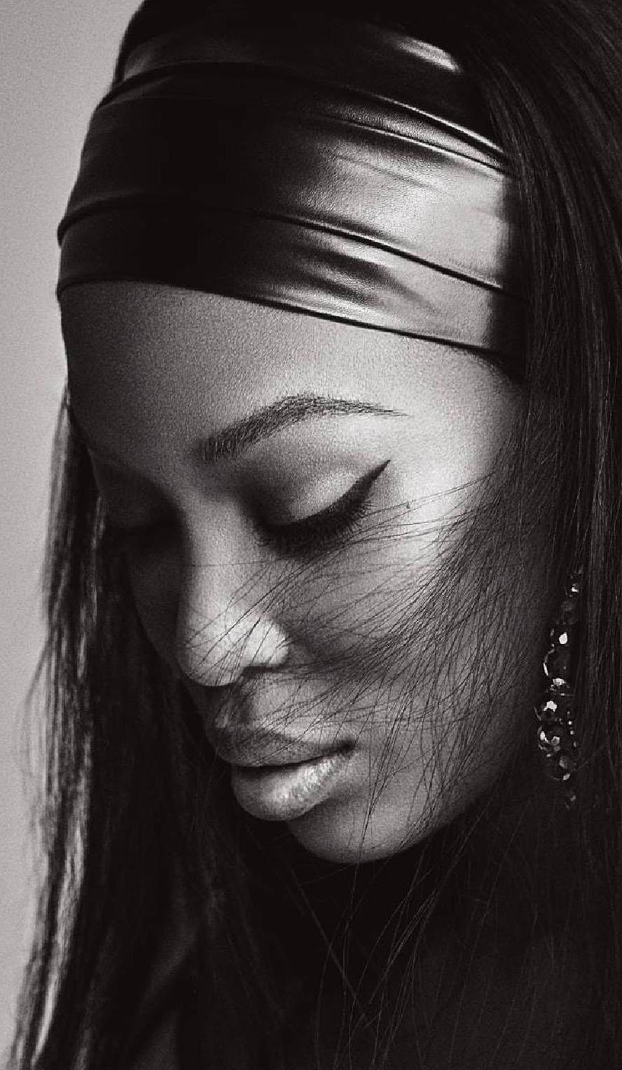 Το μοντέλο Naomi Campbell σε topless φωτογραφίες