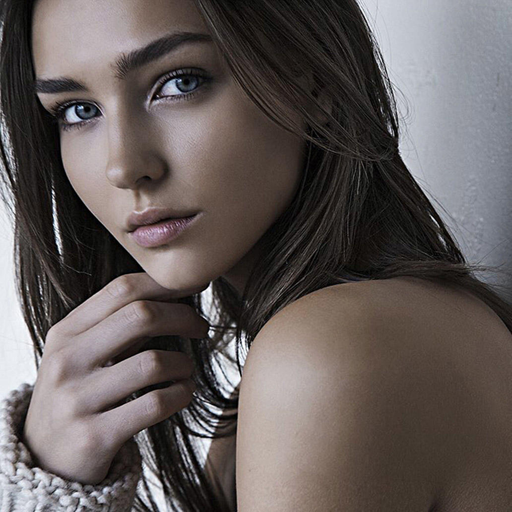 Σέξυ topless φωτογράφηση της Rachel Cook