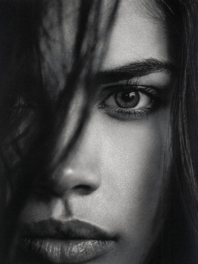 Το τοπ μόντελ Sara Sampaio topless σε ασπρόμαυρες φωτογραφίες