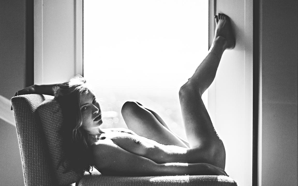 Το μοντέλο και φωτογράφος Sarah Tansy topless