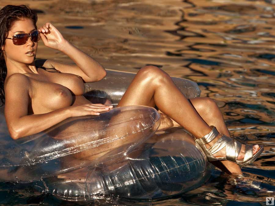 Καυτή γυμνή φωτογράφηση της Arianny Celeste