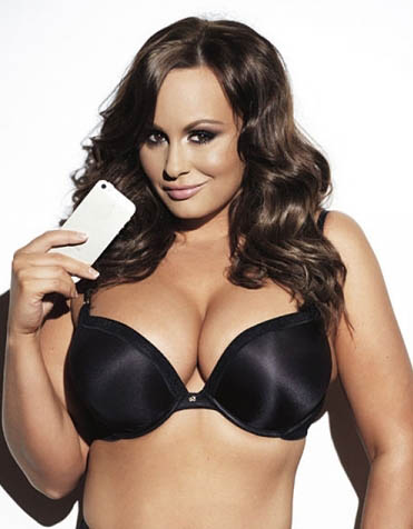 Η Chanelle Hayes μας δείχνει τα προσόντα της στο Nuts