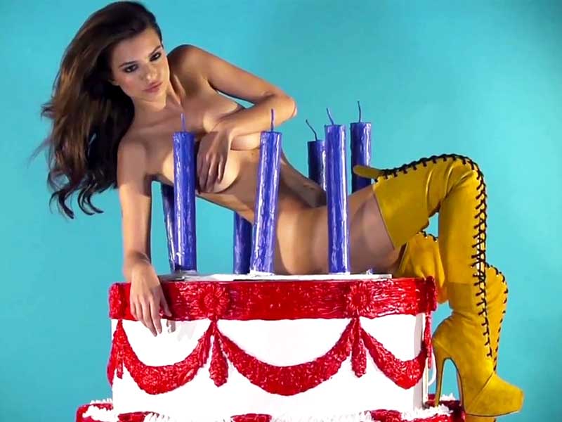 Η Emily Ratajkowski σε topless φωτογραφίες στο Τούρκικο περιοδικό GQ