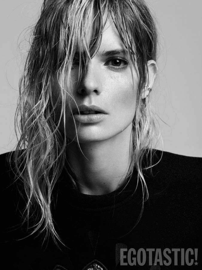 Η Γερμανίδα μοντέλο Julia Stegner σε topless φωτογραφίες