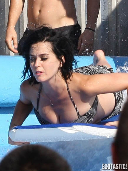 Είδαμε τον κώλο της Katy Perry ολόγυμνο
