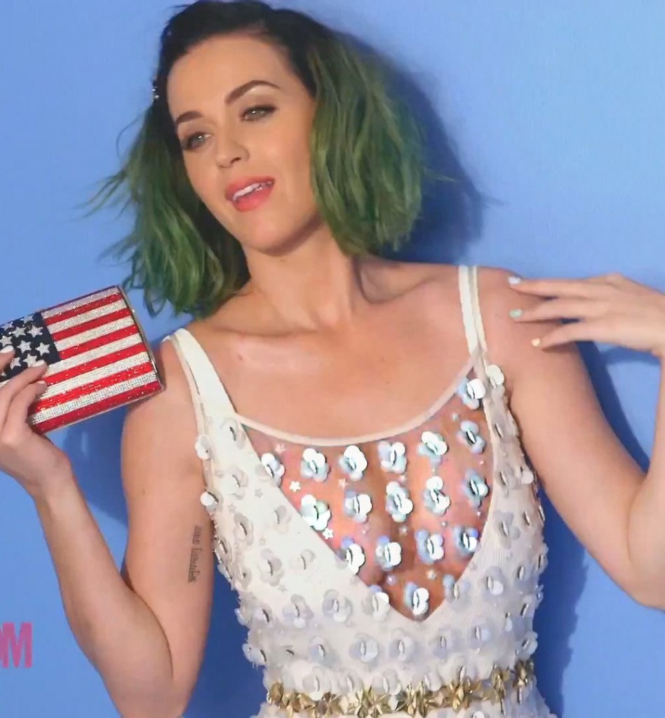 Η Katy Perry με see-through χωρίς σουτιέν