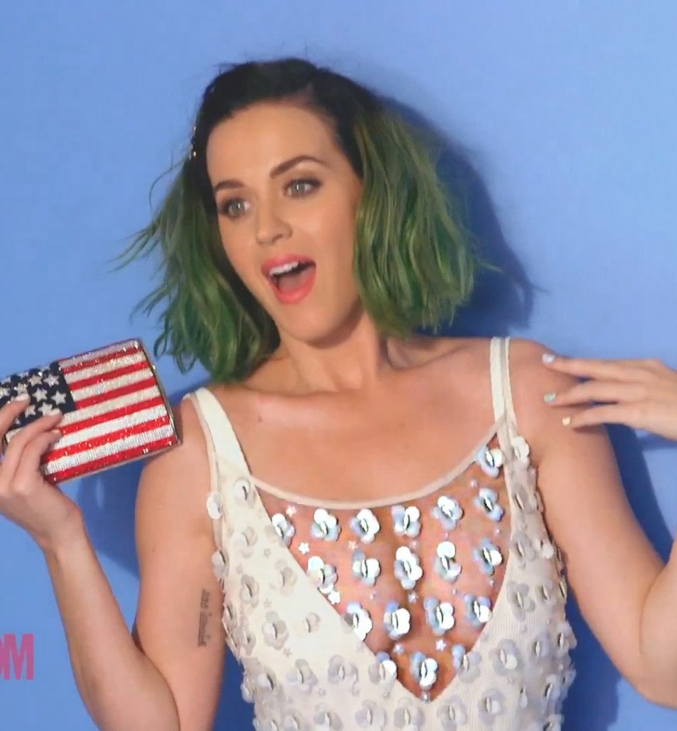 Η Katy Perry με see-through χωρίς σουτιέν