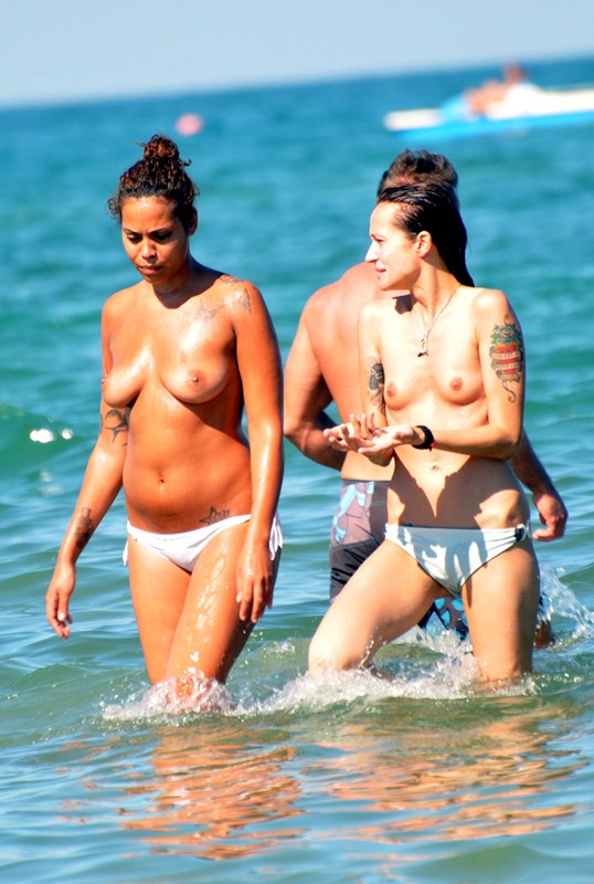 Η Ιταλίδα ηθοποιός Mara Adriani σε topless φωτογραφίες
