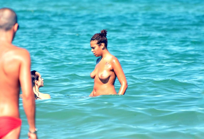 Η Ιταλίδα ηθοποιός Mara Adriani σε topless φωτογραφίες