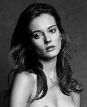 Το μοντέλο Monika Jagaciak σε topless καλλιτεχνική φωτογράφιση