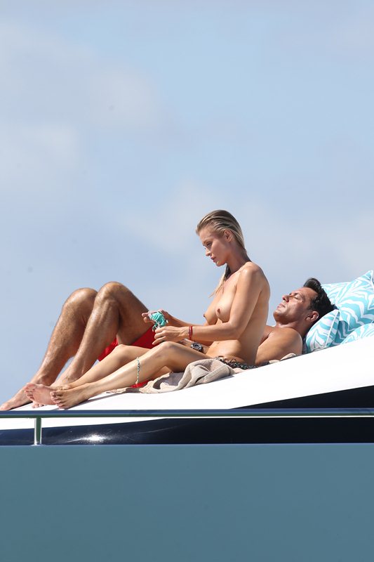 Τοπλες φωτογραφίες της Joanna Krupa στο Miami