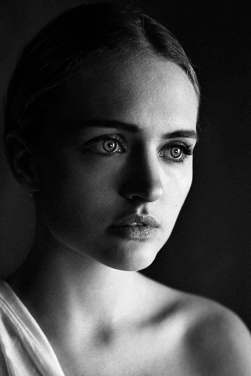 Γυμνές φωτογραφίες της ηθοποιού Madison Riley