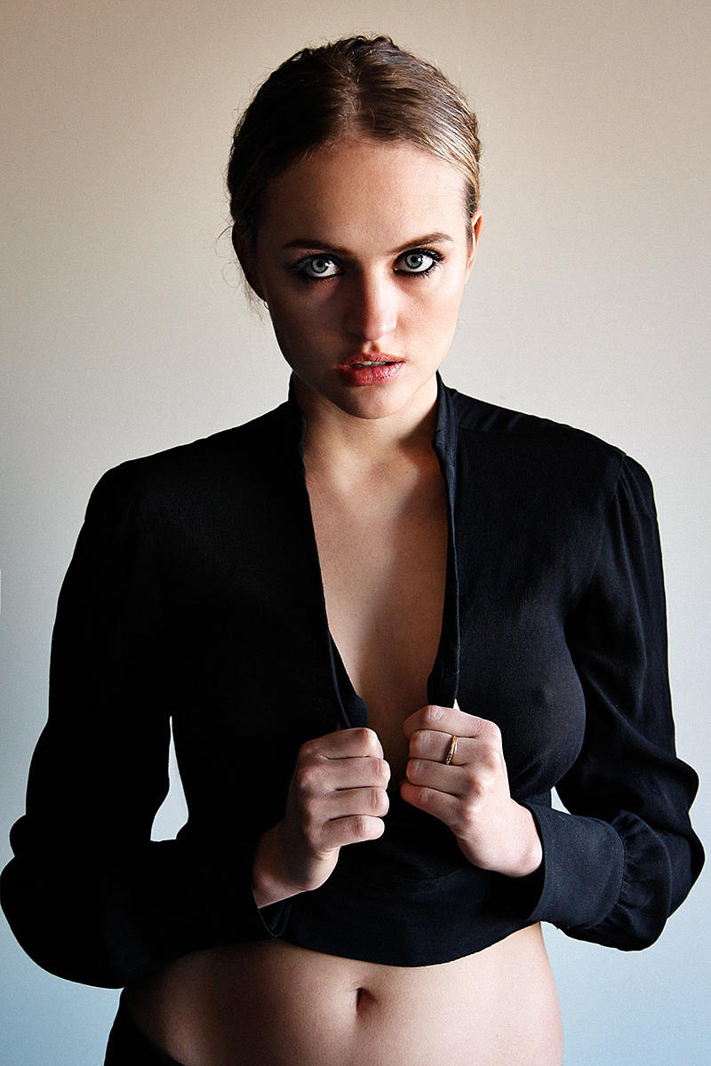Γυμνές φωτογραφίες της ηθοποιού Madison Riley