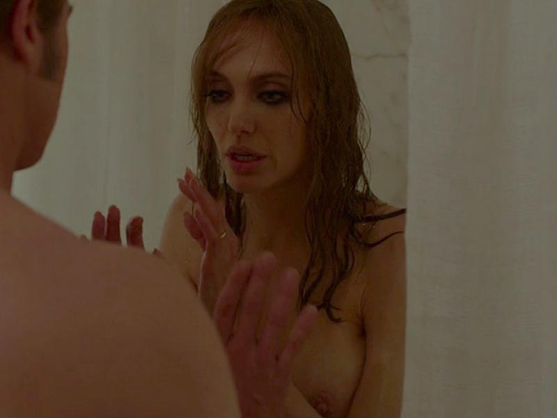 Η Angelina Jolie σε topless σκηνή από την ταινία By the sea