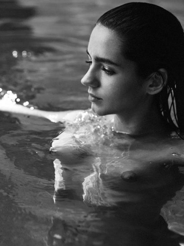 Η Haley Warr φωτογραφίζεται topless για το περιοδικό P