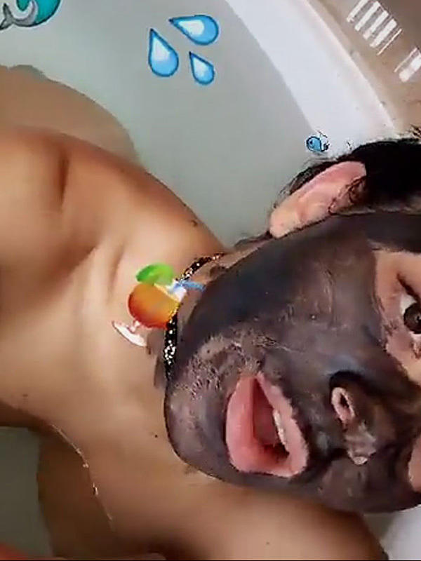 Η Charli XCX σε topless φωτογραφίες στο snapchat