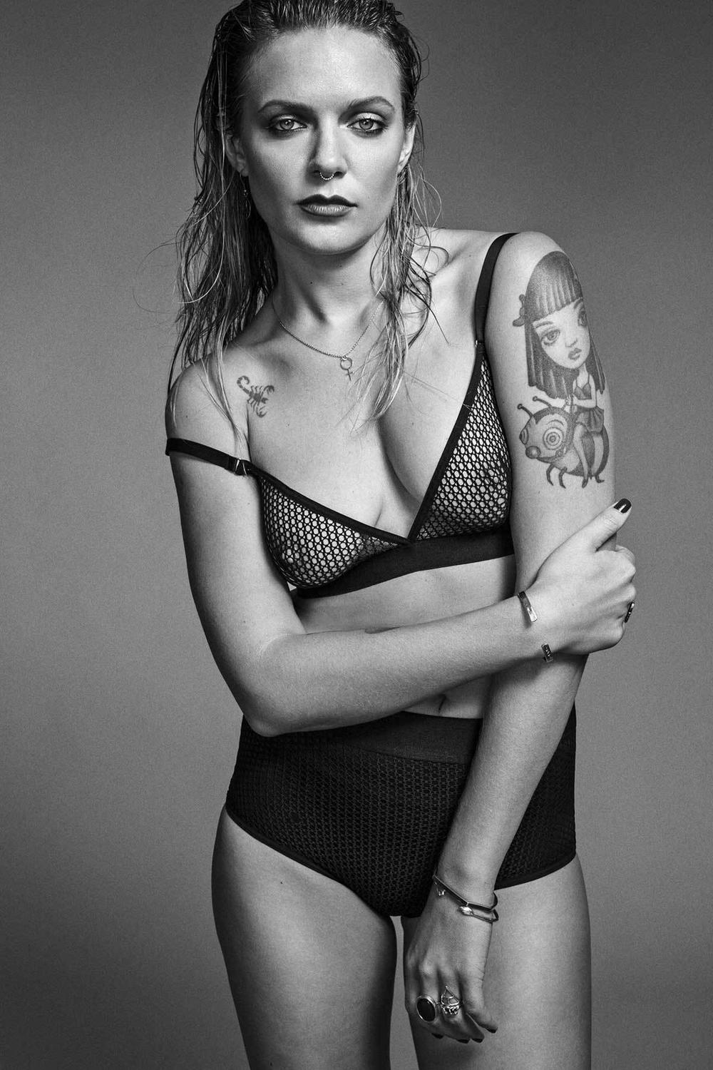 Η τραγουδίστρια Tove Lo σε topless φωτογραφίες