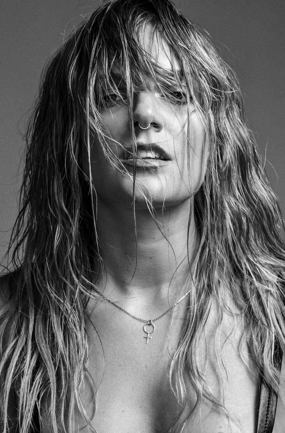 Η τραγουδίστρια Tove Lo σε topless φωτογραφίες