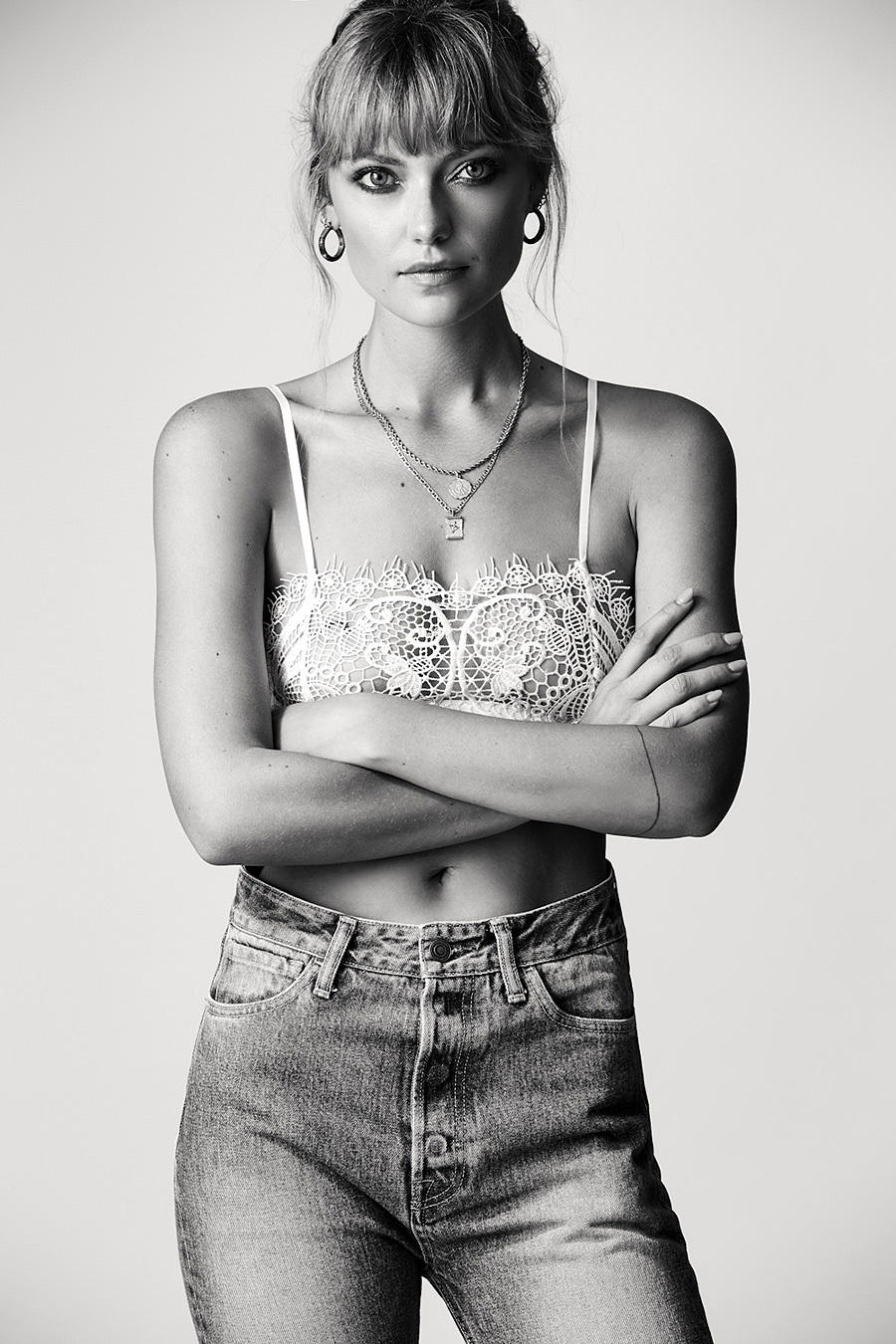 Η Farah Holt σε topless φωτογραφίες