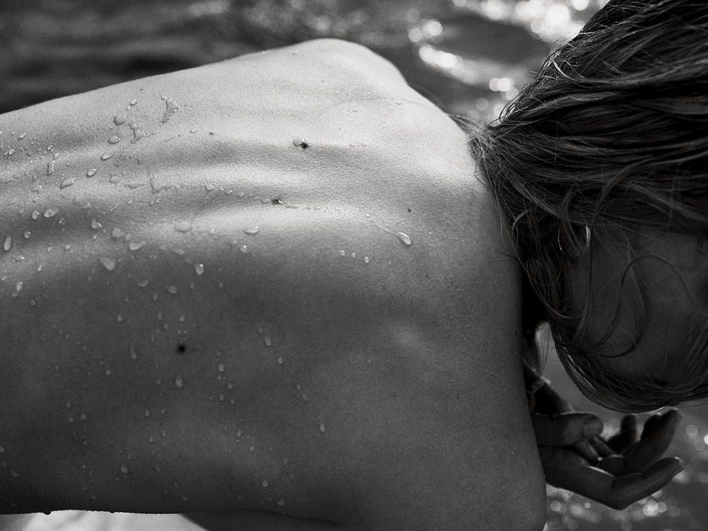 Joanna και Sarah Halpin topless