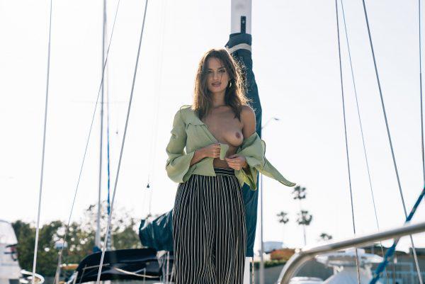 Η Gabrielle Caunesil topless