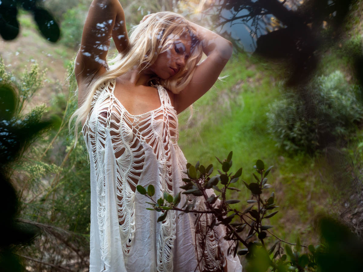 Η Lindsey Lamson σε topless φωτογράφηση