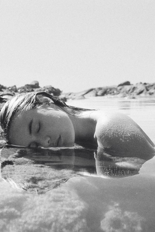 Γυμνή φωτογράφηση της Camille Rowe