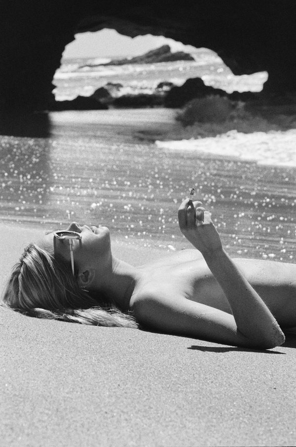 Γυμνή φωτογράφηση της Camille Rowe