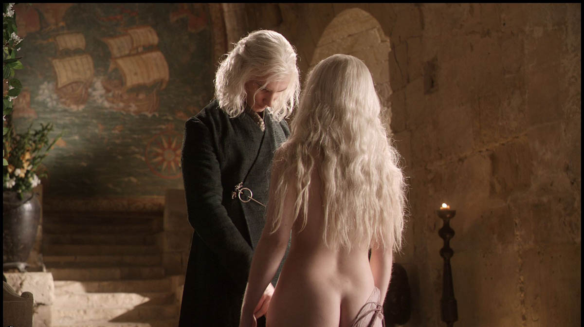 Γυμνές φωτογραφίες της μουνάρας Khaleesi από το Game Of Thrones
