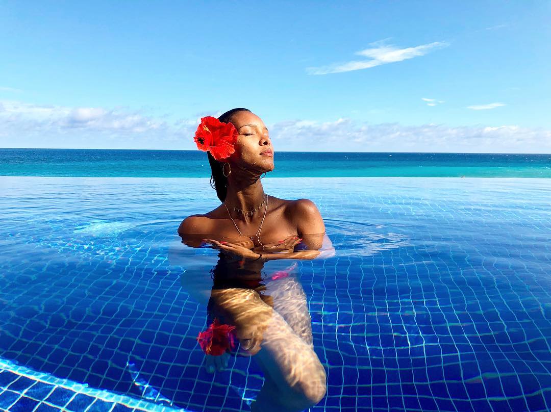 Το μοντέλο Lais Ribeiro σε topless φωτογραφίες