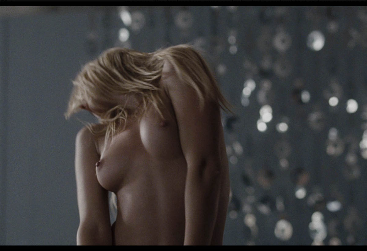 Η ηθοποιός Amber Heard γυμνή στην ταινία 